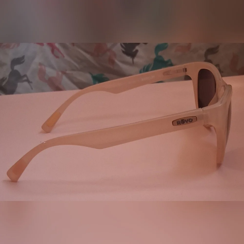 EUC Revo Barclay RE1037 Glossy Lt Pink Cat Eye Casual Sunglass Sunnies Glasses